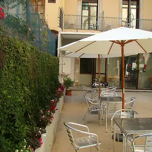 κάντε κράτηση εδώ